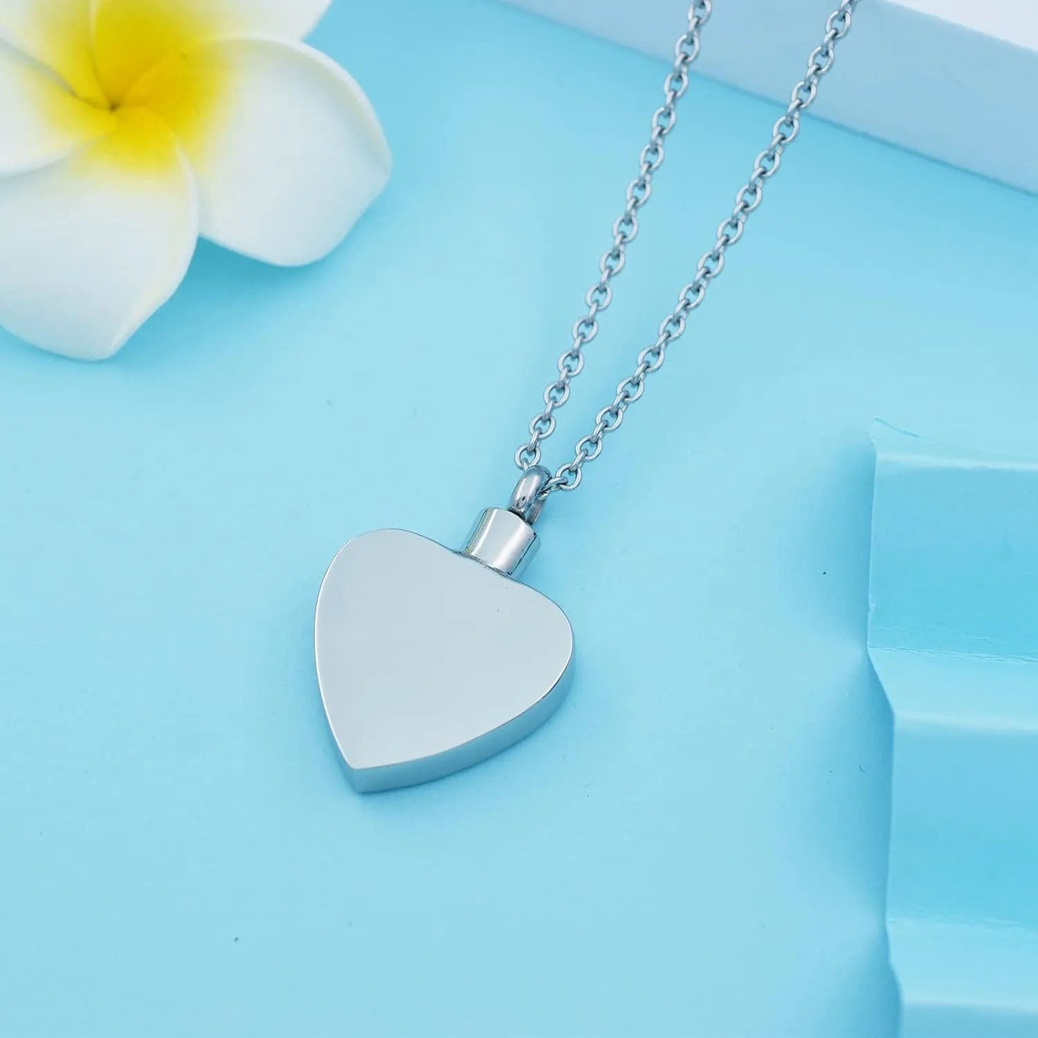 Heart Cremation Urn Necklace for Ashes Stainless Steel Cremation Jewelry for Family Members, Dad Mom Grandpa Grandma Daughter Son Wife Husband Nana Papa Keepsake Memorial Jewelry for Ashes Locket