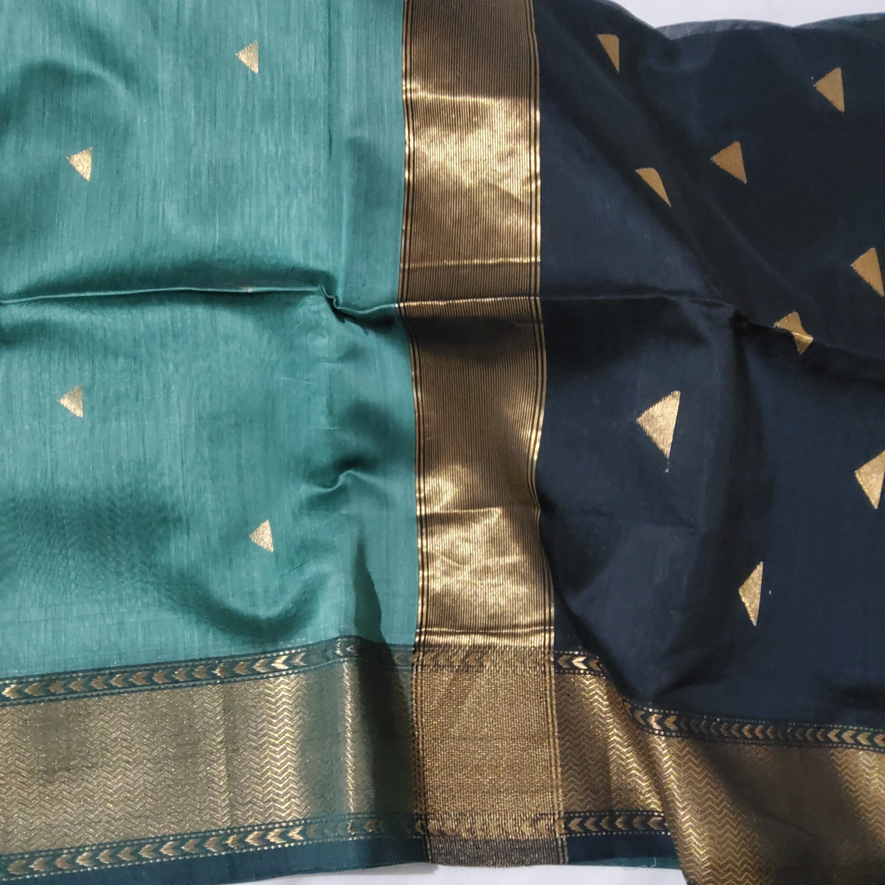 Maheshwari Silk Saree with All Over Bootis