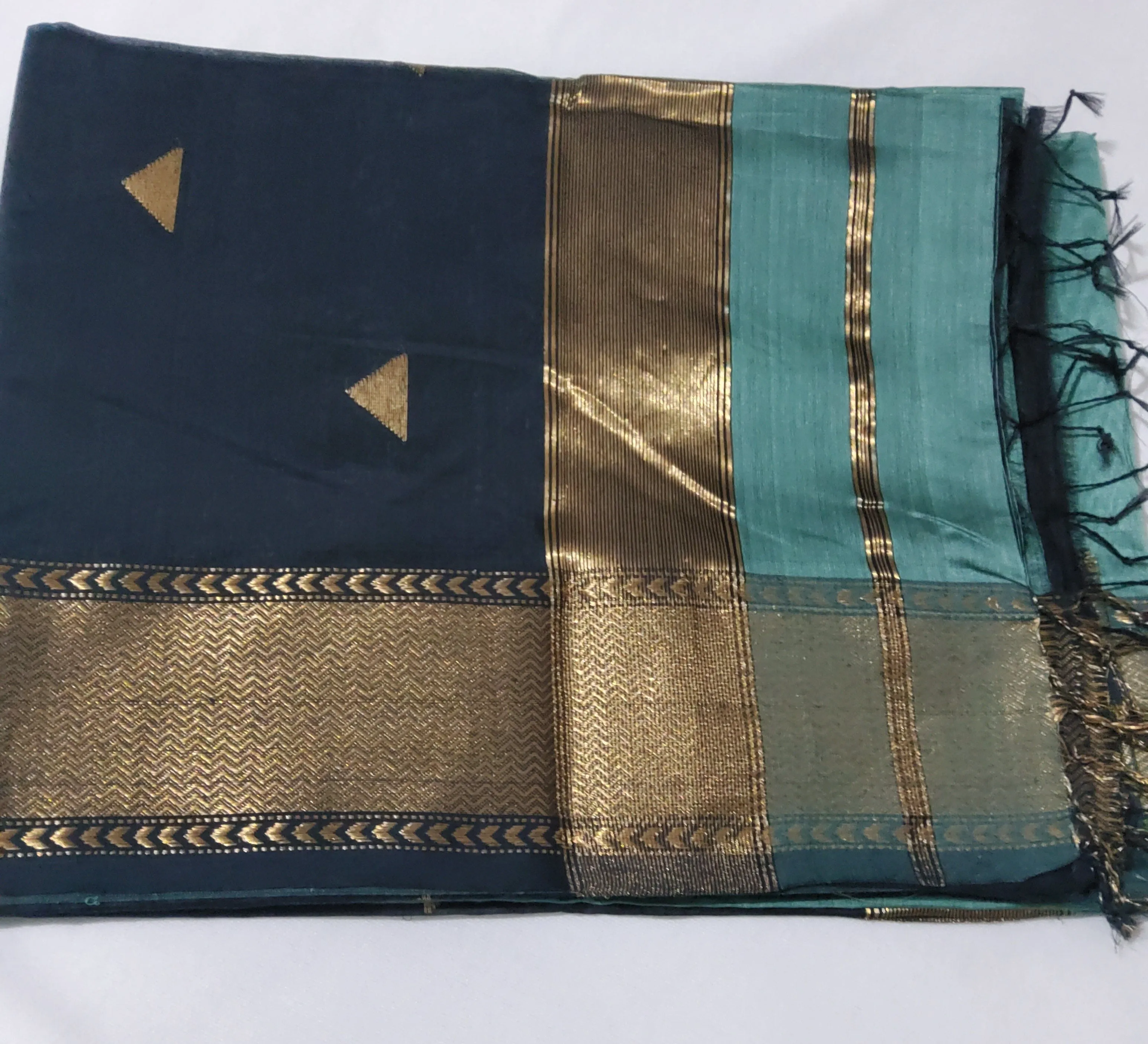 Maheshwari Silk Saree with All Over Bootis
