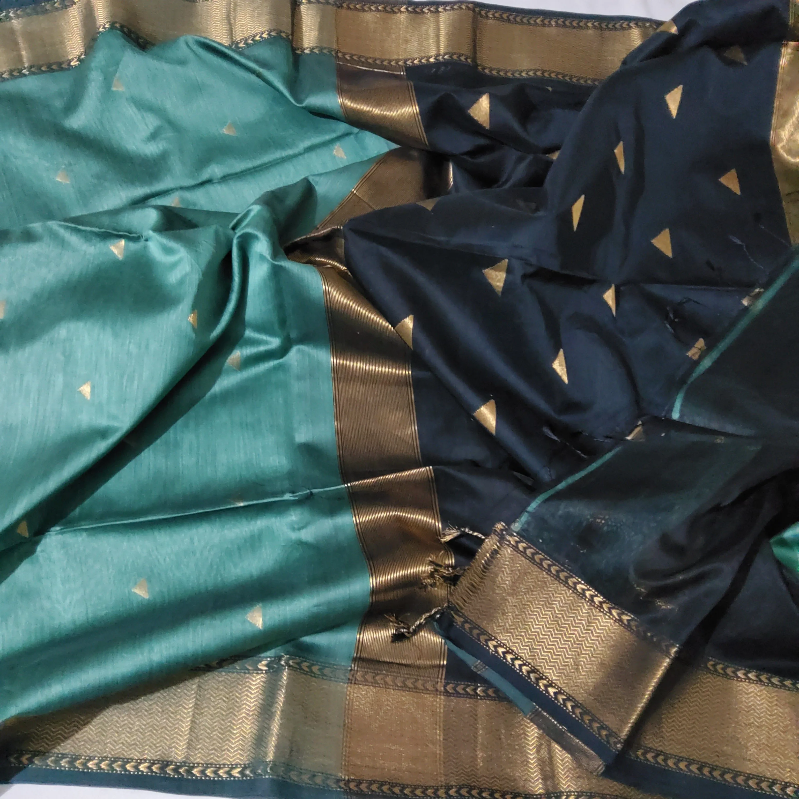 Maheshwari Silk Saree with All Over Bootis