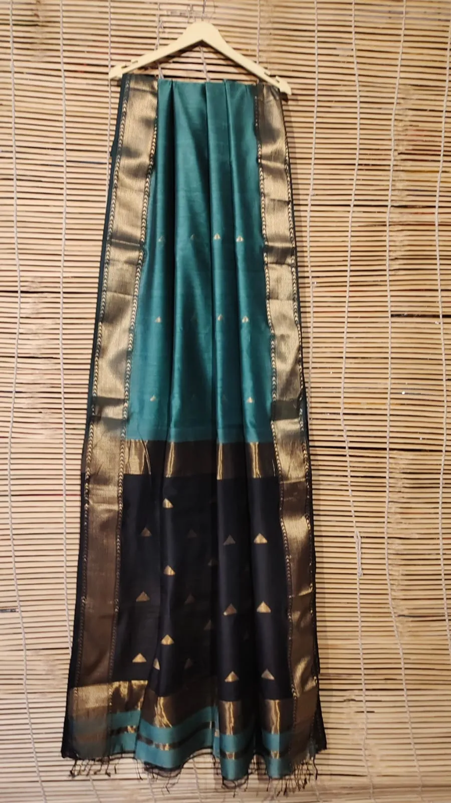 Maheshwari Silk Saree with All Over Bootis