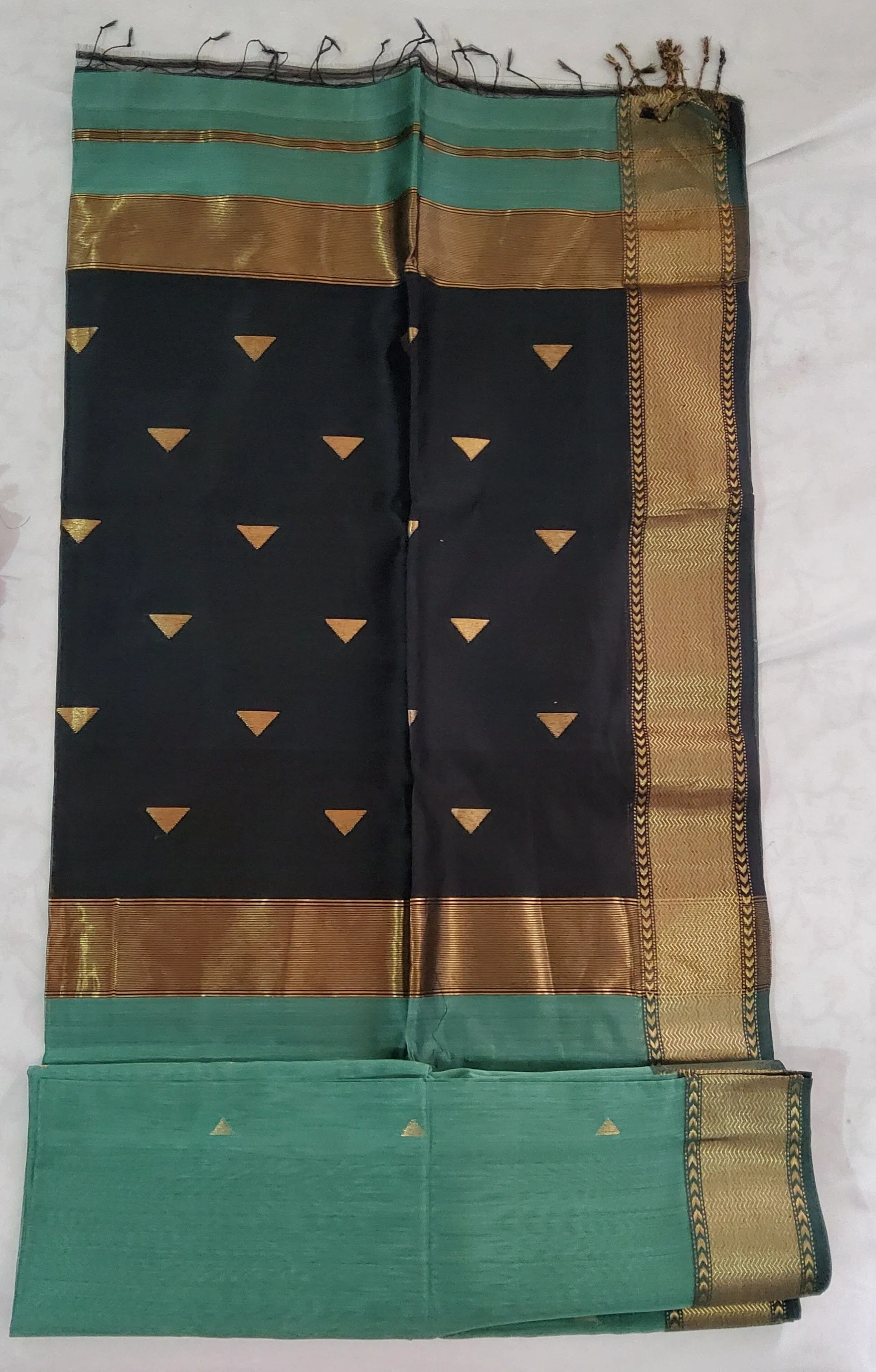Maheshwari Silk Saree with All Over Bootis