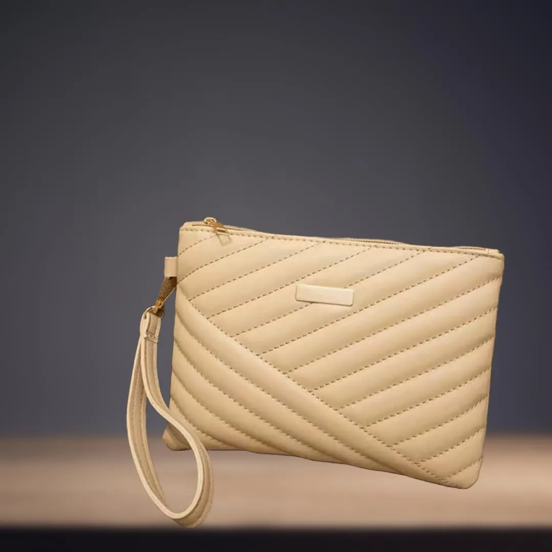 Women's Designer leather luxury Wristlet Quilted Classic design Clutch Purse lightweight Medium sized wristlet Zipper wallet