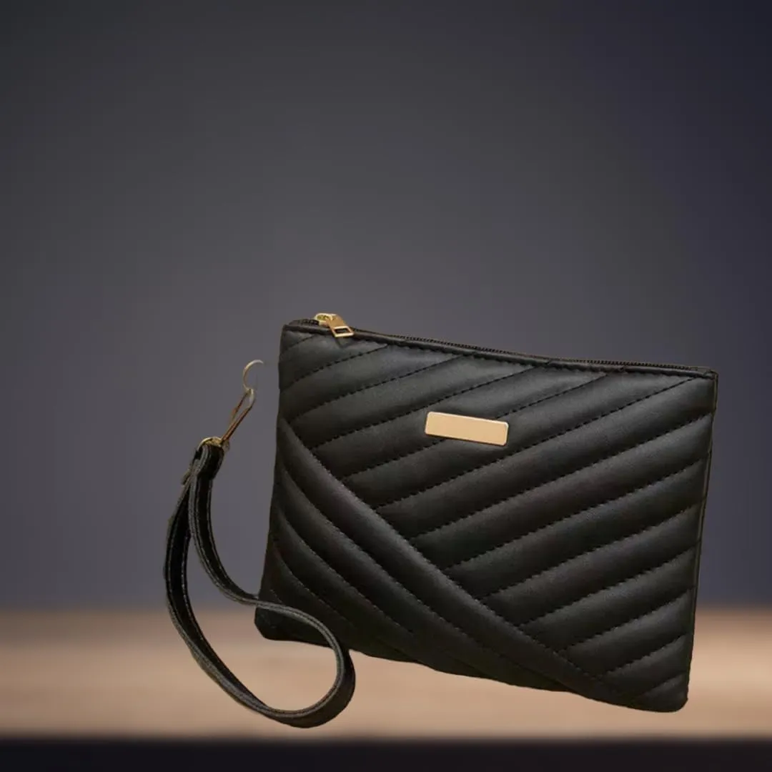 Women's Designer leather luxury Wristlet Quilted Classic design Clutch Purse lightweight Medium sized wristlet Zipper wallet